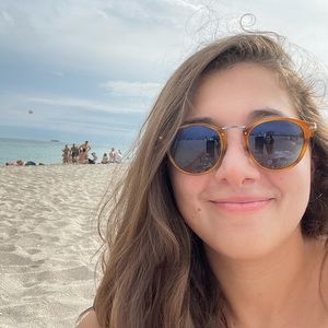 Meet your Posher, Paola